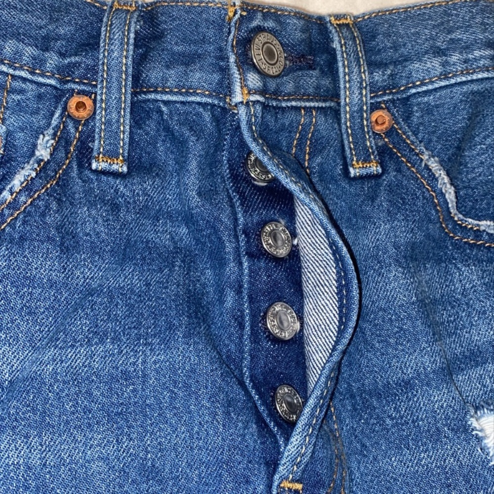 501 Levi’s Jean Shorts - Picture 4 of 5